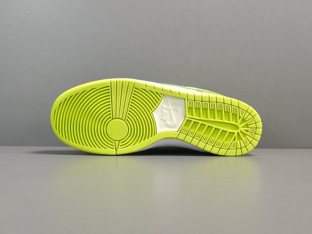 NIKE Sb Dunk - Apple Sneakers - Green Unisex Streetwear Limited Edition