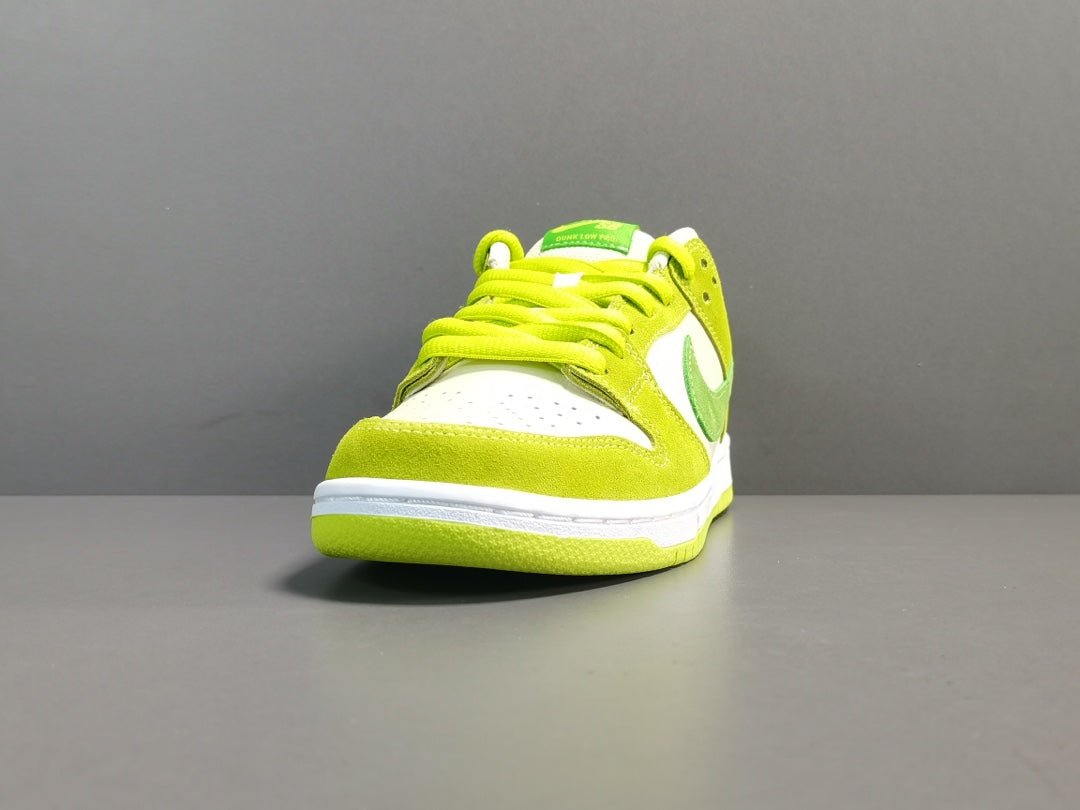 NIKE Sb Dunk - Apple Sneakers - Green Unisex Streetwear Limited Edition