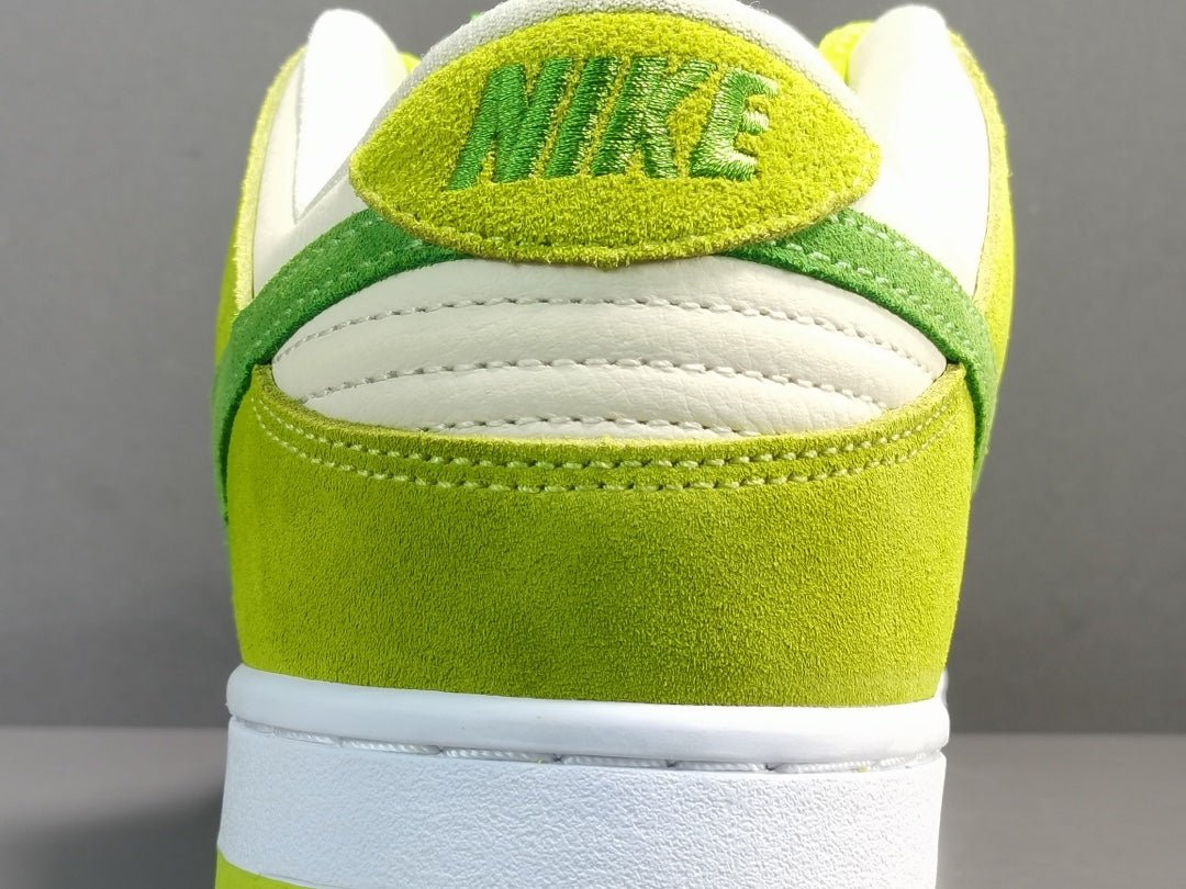 NIKE Sb Dunk - Apple Sneakers - Green Unisex Streetwear Limited Edition