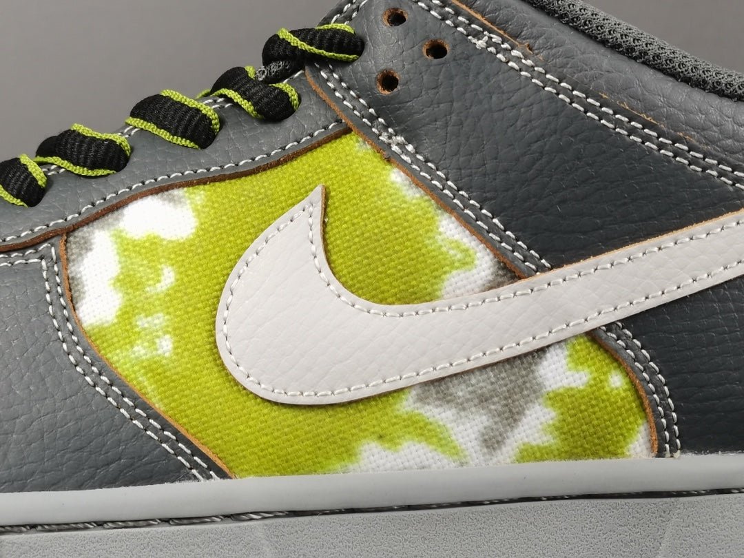 NIKE Sb Dunk - Huf (friends And Family) - Red Unisex Streetwear Limited Edition