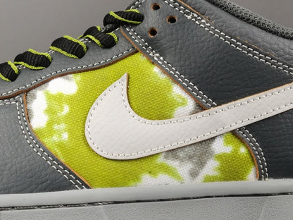 NIKE Sb Dunk - Huf (friends And Family) - Red Unisex Streetwear Limited Edition