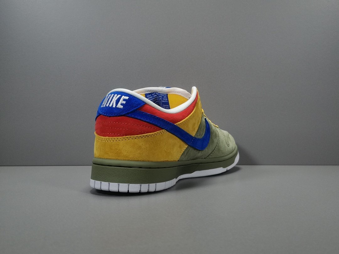 NIKE Sb Dunk - Puff N Stuff Sneakers - Red Unisex Streetwear Limited Edition
