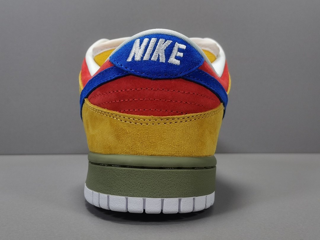 NIKE Sb Dunk - Puff N Stuff Sneakers - Red Unisex Streetwear Limited Edition