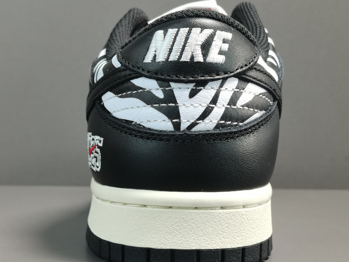 NIKE Sb Dunk - Quartersnacks Sneakers - Zebra Unisex Streetwear Limited Edition