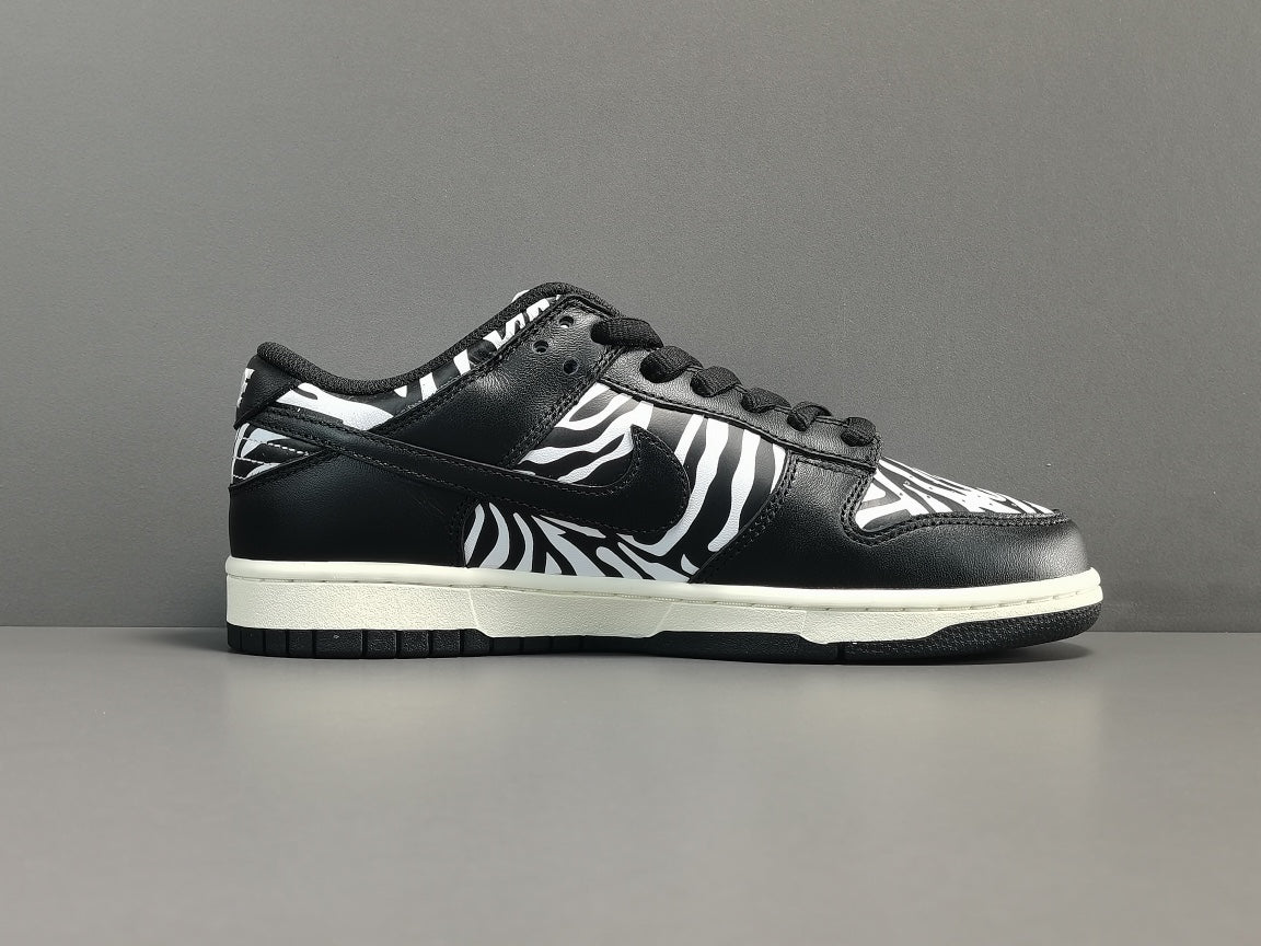 NIKE Sb Dunk - Quartersnacks Sneakers - Zebra Unisex Streetwear Limited Edition