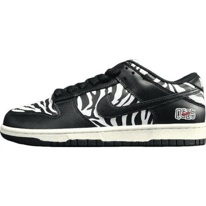 NIKE Sb Dunk - Quartersnacks Sneakers - Zebra Unisex Streetwear Limited Edition