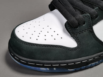 NIKE Sb Dunk - Staple Panda Pigeon Sneakers - Black Unisex Streetwear Limited Edition