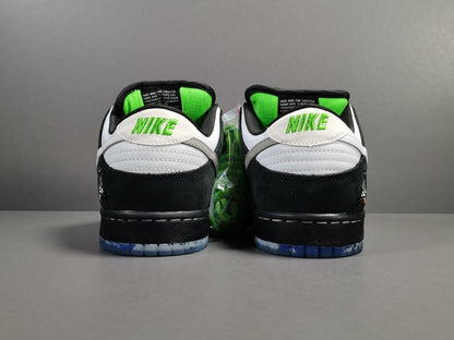 NIKE Sb Dunk - Staple Panda Pigeon Sneakers - Black Unisex Streetwear Limited Edition