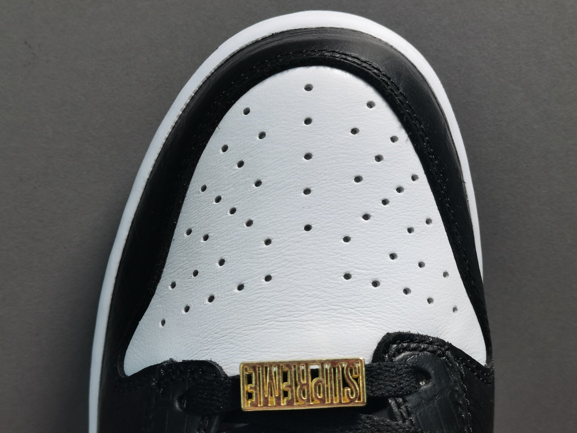 NIKE Sb Dunk - Supreme Stars Sneakers - Black Unisex Streetwear Limited Edition