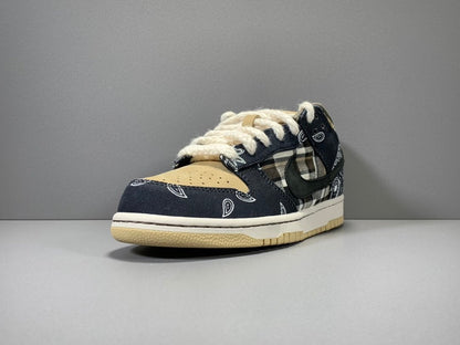 NIKE Sb Dunk - Travis Scott - Red Unisex Streetwear Limited Edition - Introducing the highly anticipated collaboration between two titans of style and innovation: the NIKE SB
