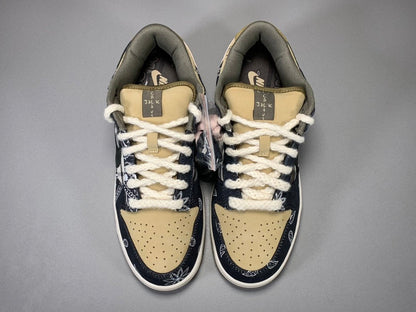 NIKE Sb Dunk - Travis Scott - Red Unisex Streetwear Limited Edition - Introducing the highly anticipated collaboration between two titans of style and innovation: the NIKE SB