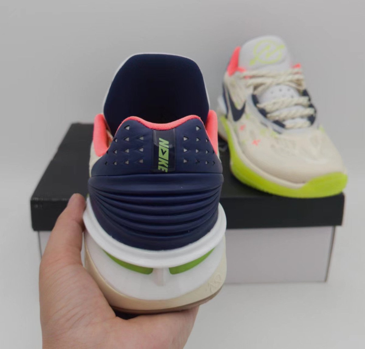 NIKE Zoom G.t. Cut 2 - Crosshairs - Red Unisex Streetwear Limited Edition - Introducing the Nike Zoom GT Cut 2 Crosshairs, a sleek and performance-driven sneaker designed for