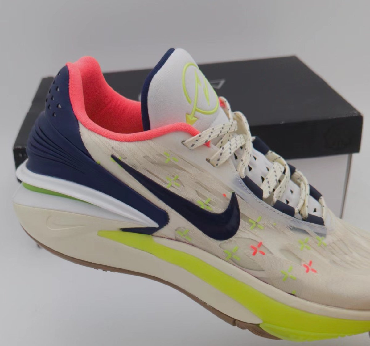 NIKE Zoom G.t. Cut 2 - Crosshairs - Red Unisex Streetwear Limited Edition - Introducing the Nike Zoom GT Cut 2 Crosshairs, a sleek and performance-driven sneaker designed for